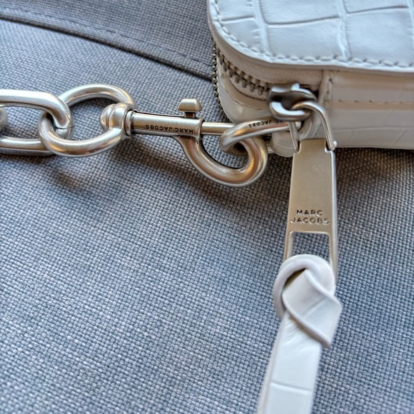 Marc Jacobs Croc-Embossed White Leather Snapshot Shoulder Bag SS24 - Picture 6 of 9